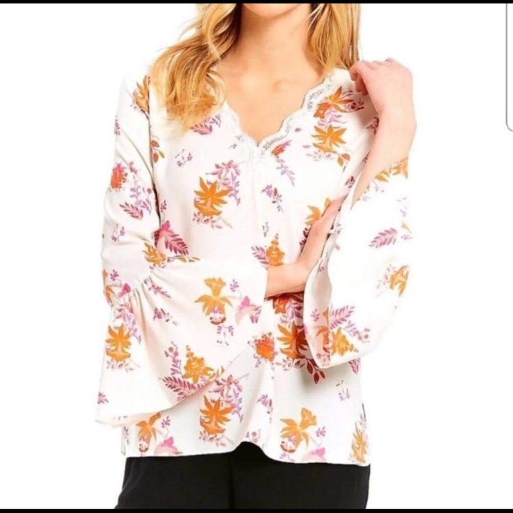 ⭐️🌸MIKA MINDEL bell sleeve size xs floral blouse
